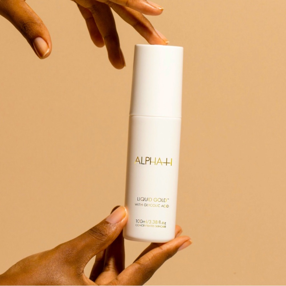Alpha-H
Liquid Gold Exfoliating Treatment with Glycolic acid 3.38oz